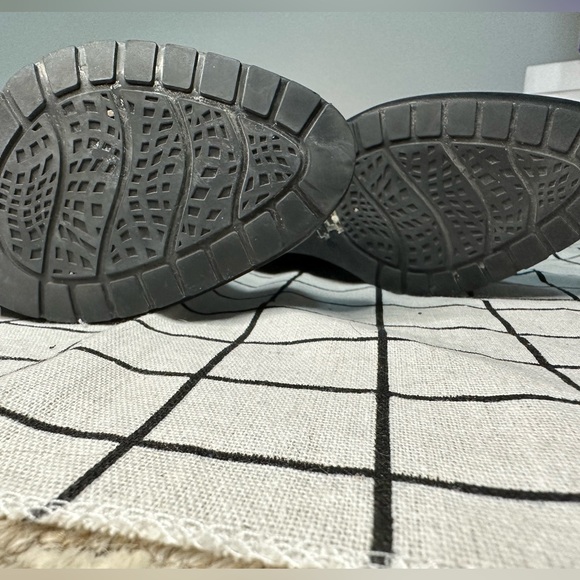 Black leather heeled boot - Picture 2 of 3